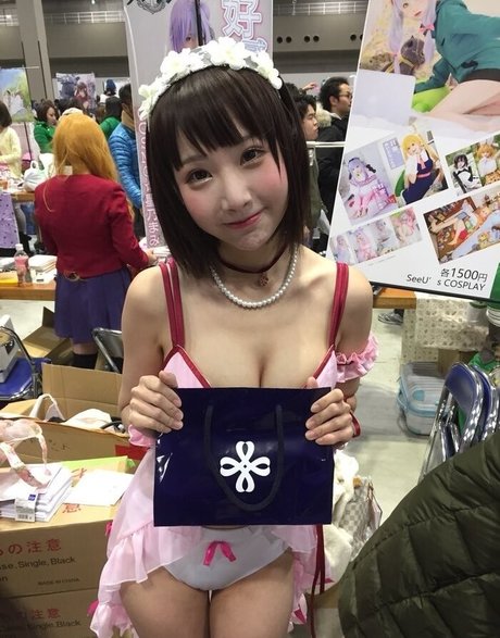 SeeU Cosplay high quality star pics