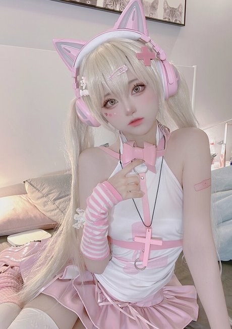 SeeU Cosplay perfect pornstar gallery