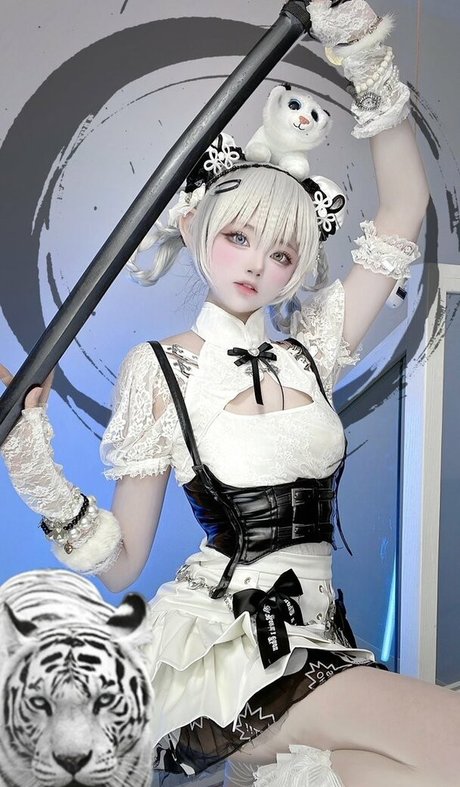 SeeU Cosplay hd star image