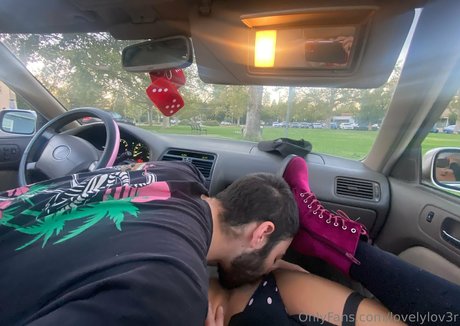 lovelylov3r model top photo