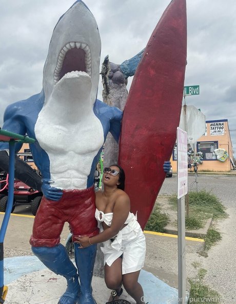 punzwithbunz model high quality pic