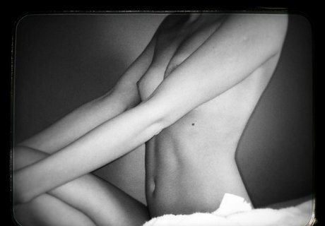 birtabakilham model erotic pic