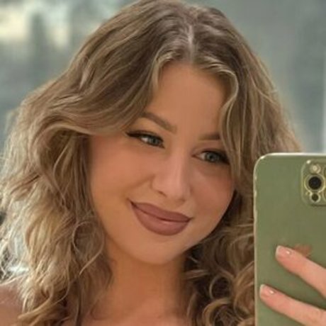 Slingingcheeks model nude photo