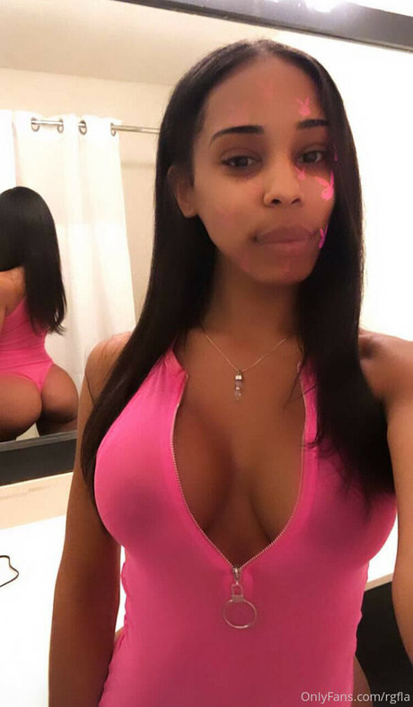 Larissa Castr0 model nice pic