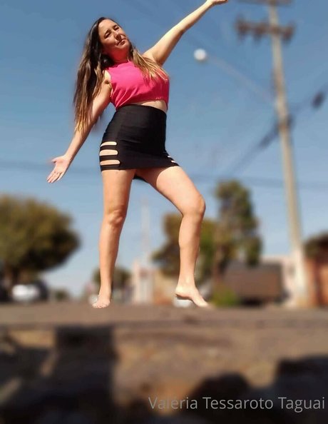 valeriatessarotooficial adult model images