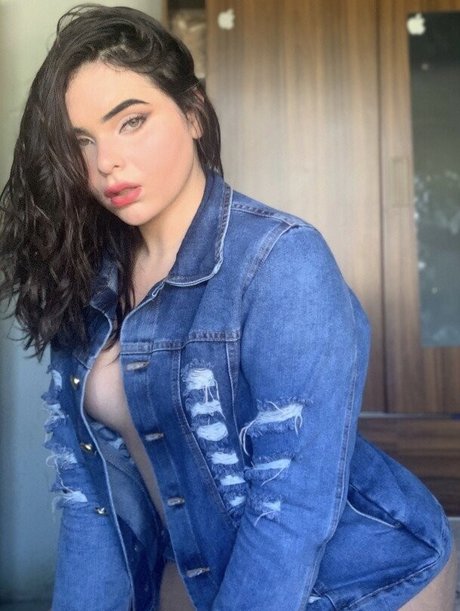 Christina Cleon naked star image