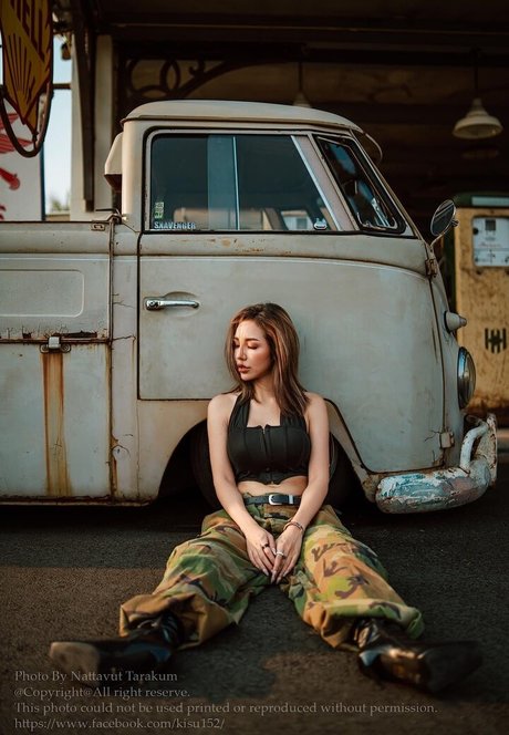 chaly xx nude pornstar archive