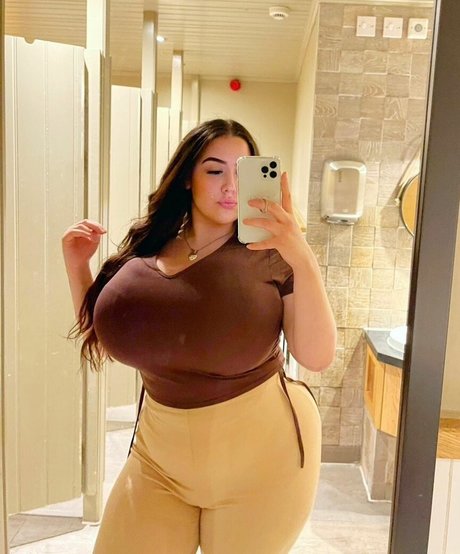 Pettiana Cypriotmami pornstar hd pic