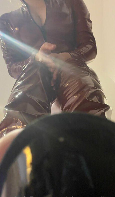 giantrozalina star exclusive pics