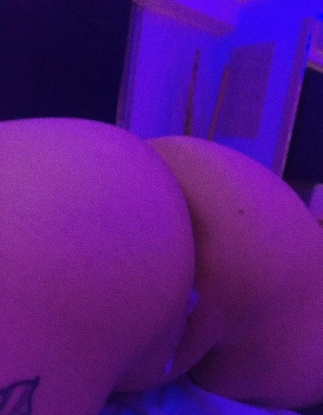 19 years old onlyfans erotic photo