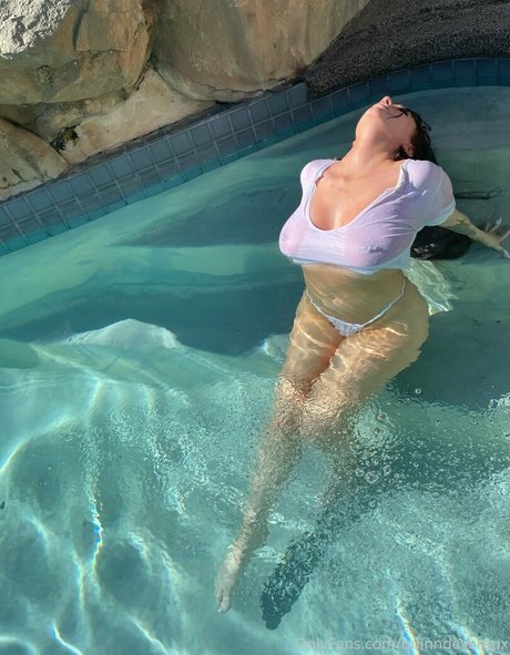 devereux quinn model exclusive pic