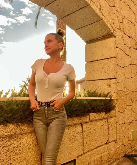 Jeanette Biedermann star nice images