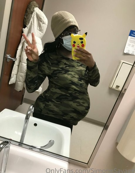 simonesavage model picture