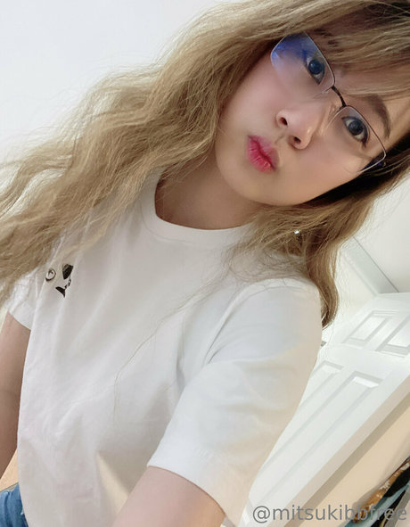 mitsukibbfree model hot photo