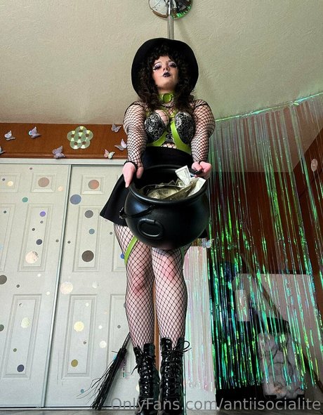 antiisocialite pretty model pictures