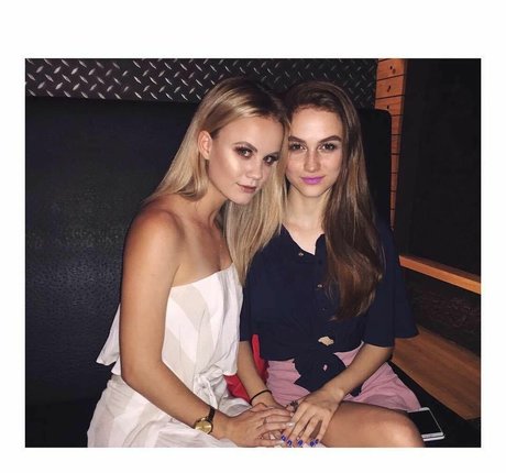 Madison Lintz model naked img