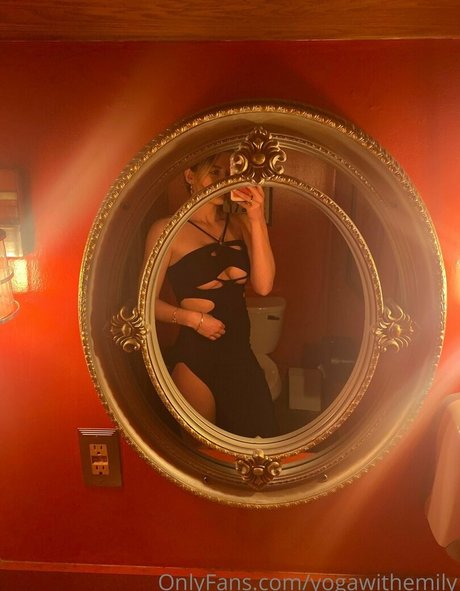 yogawithemily top star img