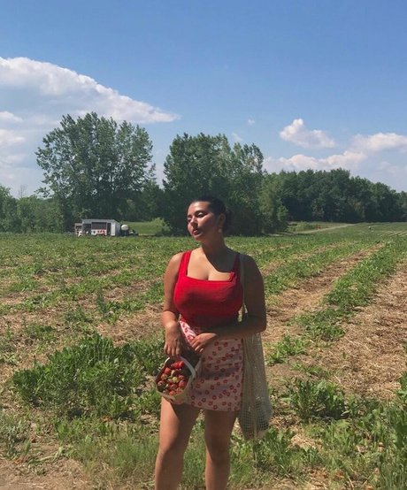 Nada C sex model images