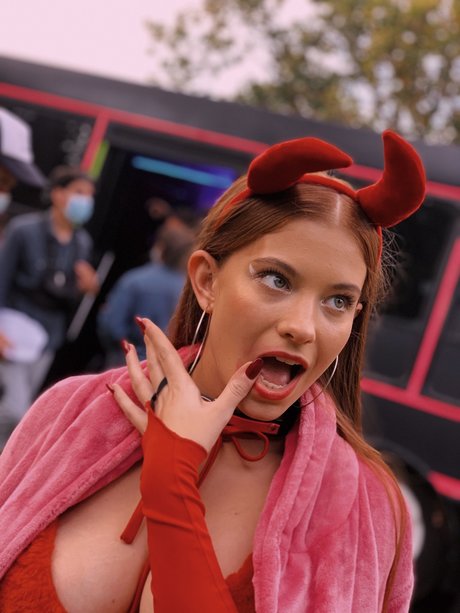 Victoria Biocca model top photo