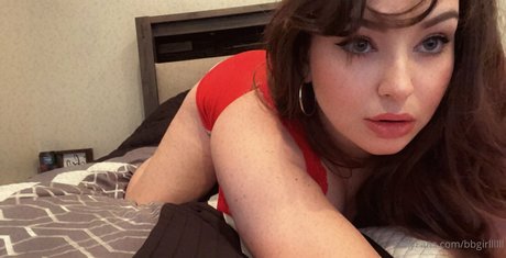 urfavslxtt sex model photo