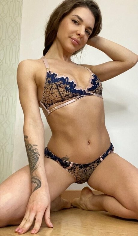 alinahenessy perfect pornstar photo