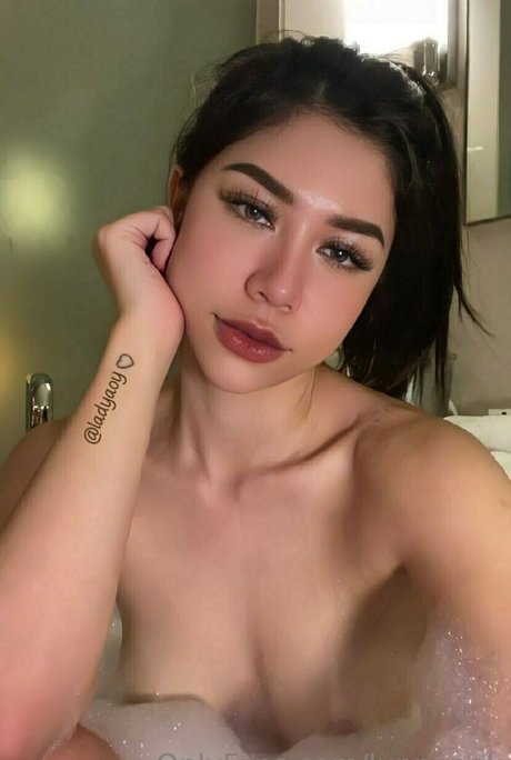 lunnnaok pornographic star img