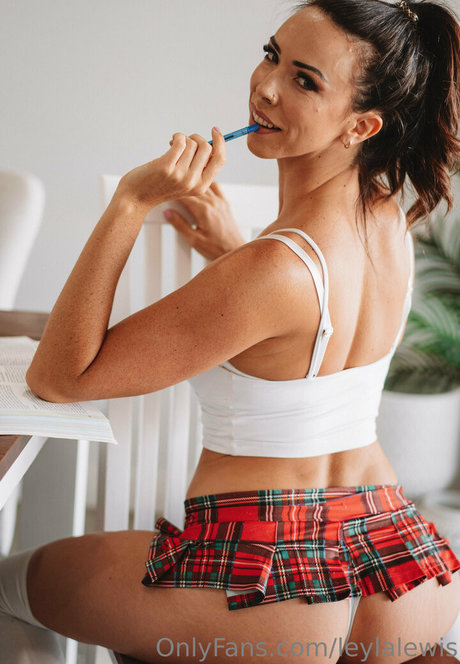 leylalewis exclusive star galleries