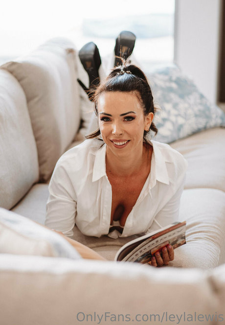 leylalewis model best photos