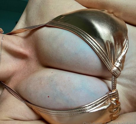 shinytara xxx model image