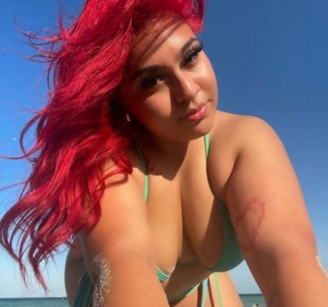 dasjuicyjen nude model archive