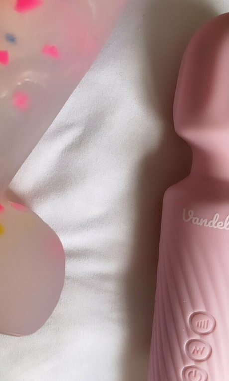 lottieskyee model art gallery