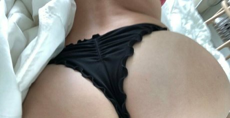 lottieskyee sexy model pic