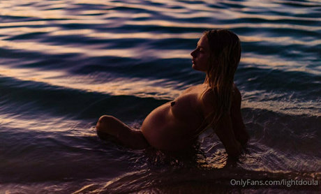 lightdoula model pretty pictures
