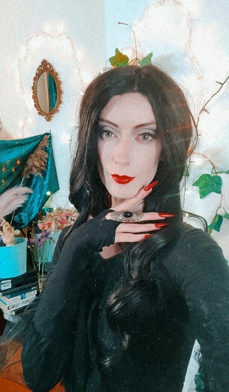 Miss Chloe ASMR model pic