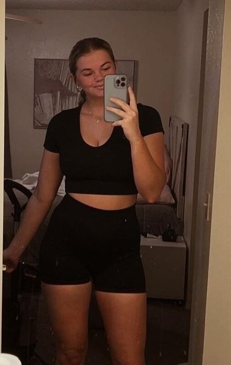 Sara K star nudes pic