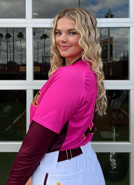 Sara K model perfect images