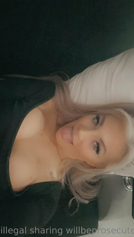 elisechristie naked pornstar photo