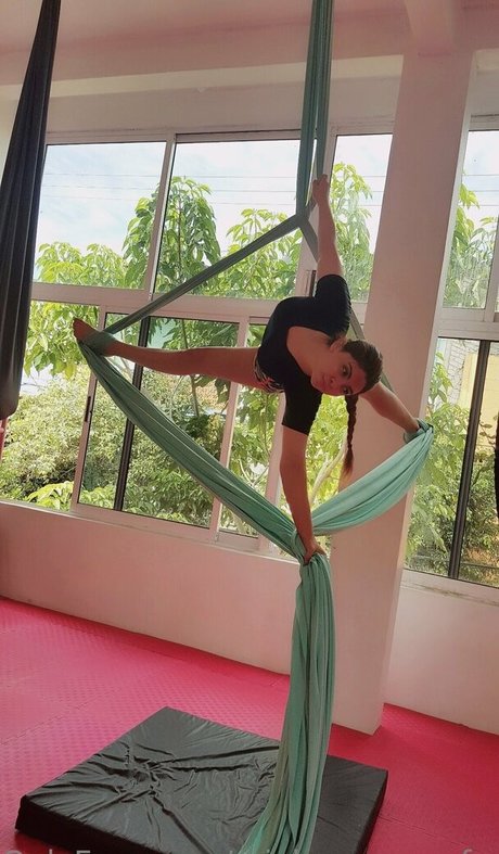 miabasagnes free nude model image