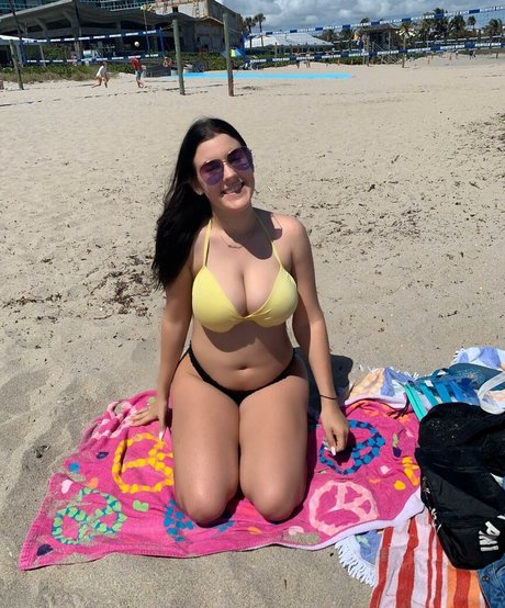 Lizzy Rae free pornstar pic