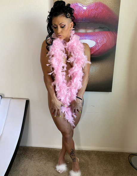 QueenKarma perfect model pictures