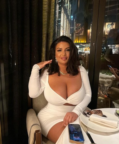 Mila Kokoscha beautiful star gallery