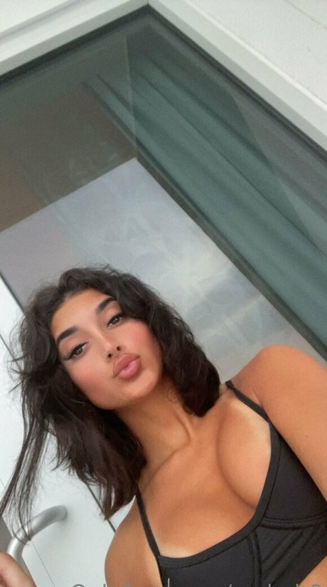 Rachel Robertson model nude pics