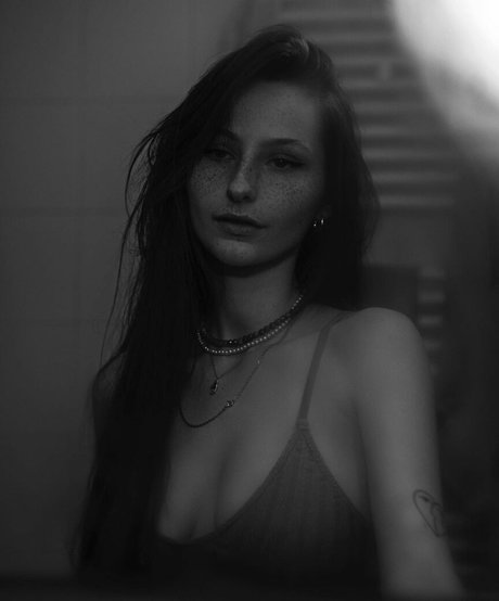 Caponce beautiful actress photo