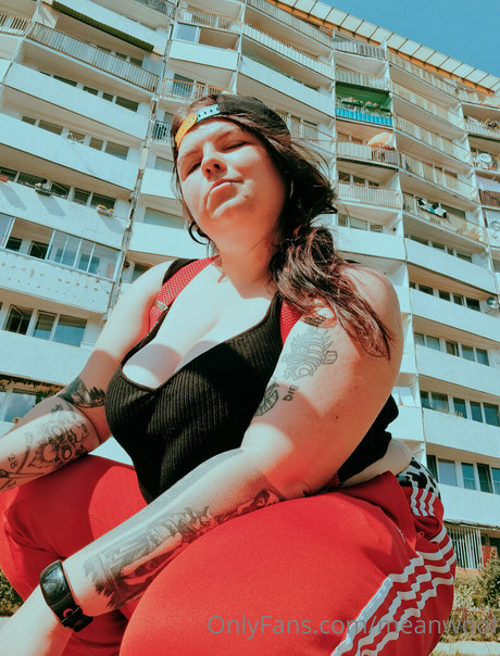 meanwoof free actress gallery