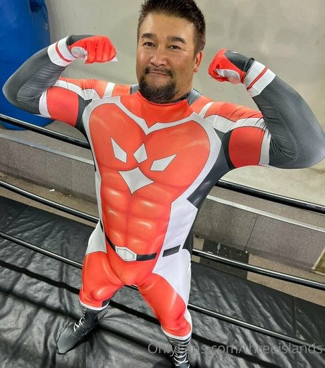 threeislands model exclusive image