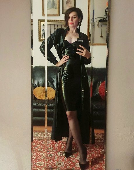 mistresselena model photos