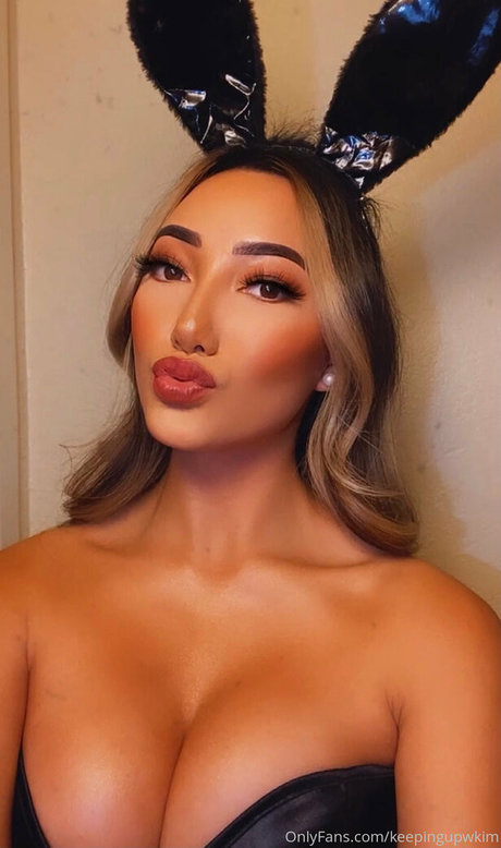 keepingupwkim model sexy img