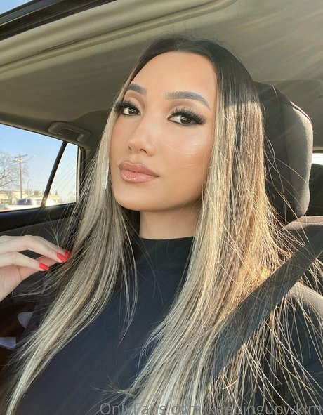 keepingupwkim model top picture