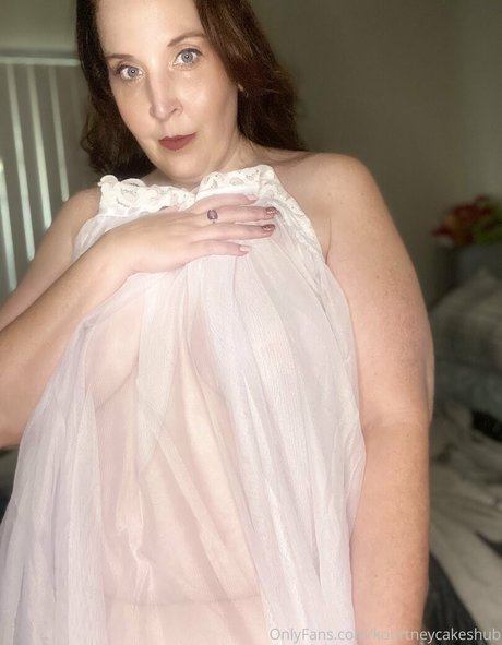 kourtneycakeshub erotic actress images