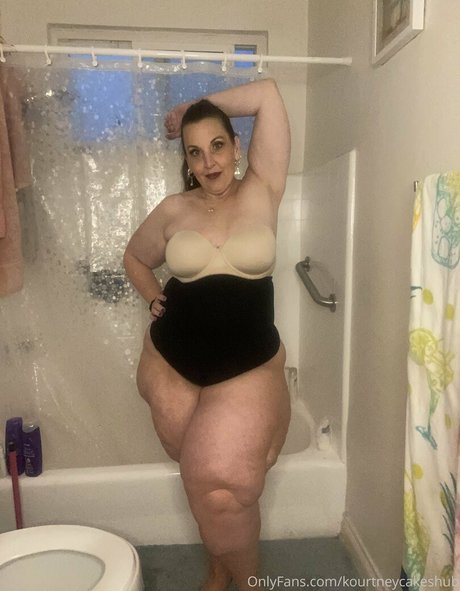 kourtneycakeshub adult model image